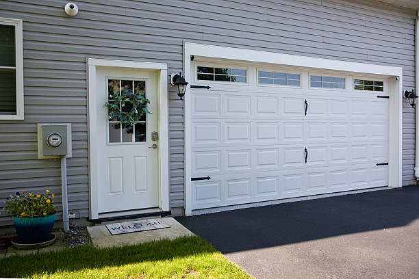24/7 Emergency Garage Door Panel Replacement experts in Southmont, PA